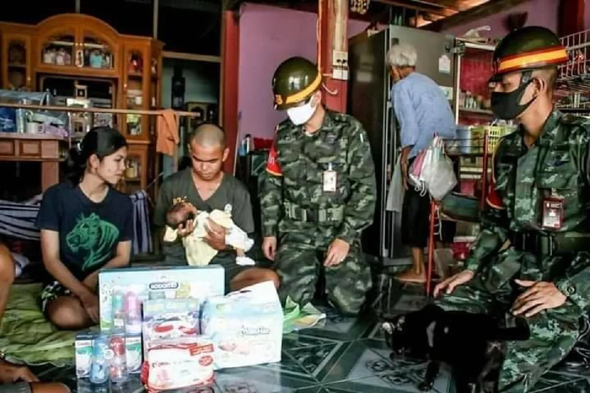 ทหารใหม่ ดีใจจนน้ำตาไหล หลัง ผู้บังคับบัญชา สั่งให้กลับบ้านทันที เมื่อรู้ข่าวเมียพึ่งคลอดลูกน้อย