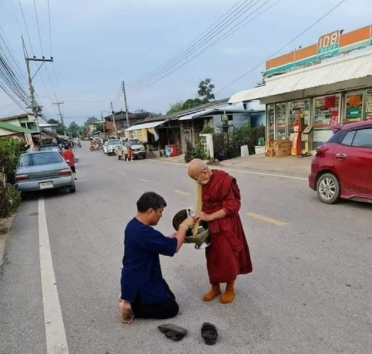 กราบสาธุ หลวงปู่ครูบาบุญเป็ง เนื้อนาบุญแห่งพระนักปฏิบัติที่แท้จริง  อายุ 99 ปี ยังบิณฑบาตเป็นกิจวัตร ไม่เคยขาด