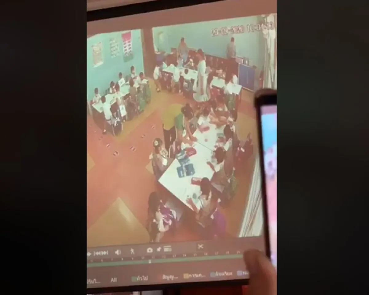 หัวอกคนเป็นเเม่ ทนไม่ไหว เปิดวาร์ปผัวครูสาวทำร้ายลูก ปากเก่งโดดป้องเมียหน้าโรงพัก รู้เท่าไม่ถึงการณ์