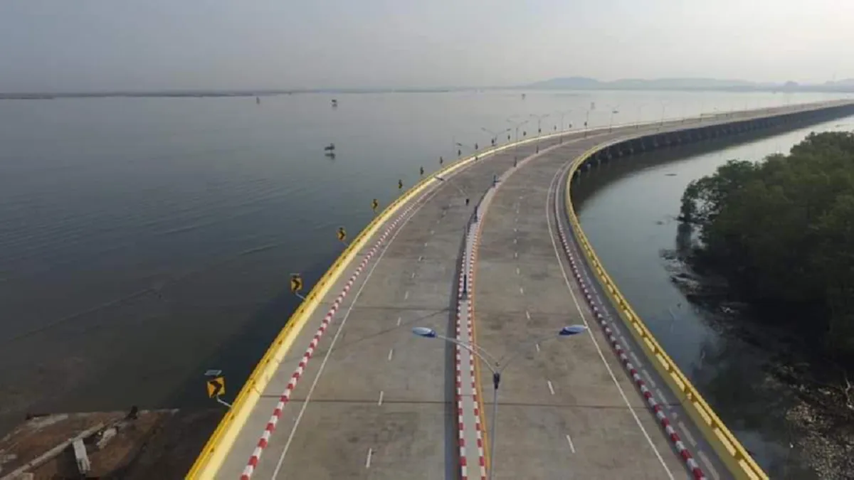 เปิดแล้ว สะพานชลมารควิถี เฉลิมพระเกียรติ 84 พรรษา เลียบฝั่งทะเล ชลบุรี