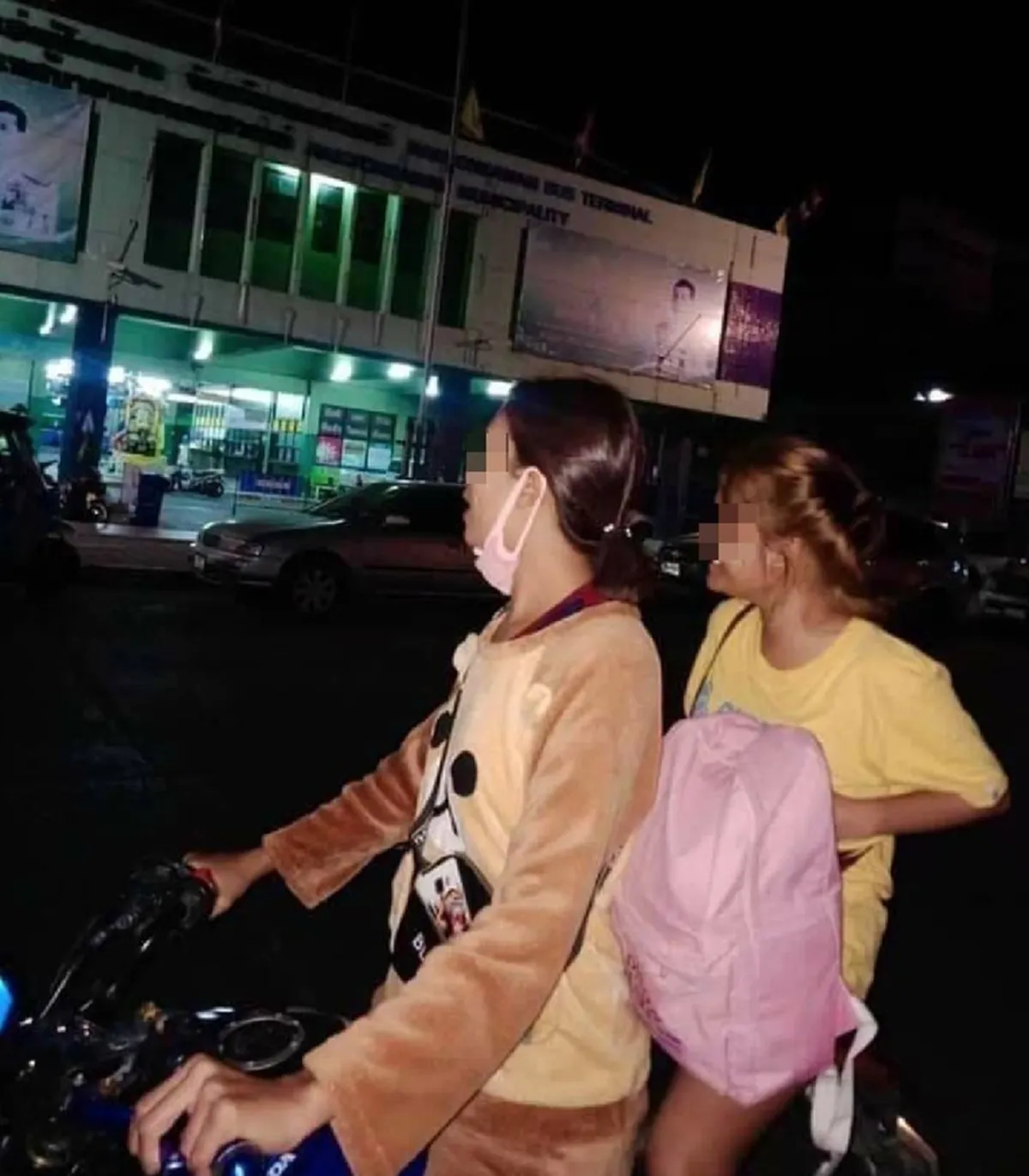 สาววัย 19 ถูกหลอกมาทำงานกรุงเทพ โดนยึดเงินกับโทรศัพท์ไปหมดตัว จะเอาตัวเข้าแลก หวังหาเงินกลับบ้าน