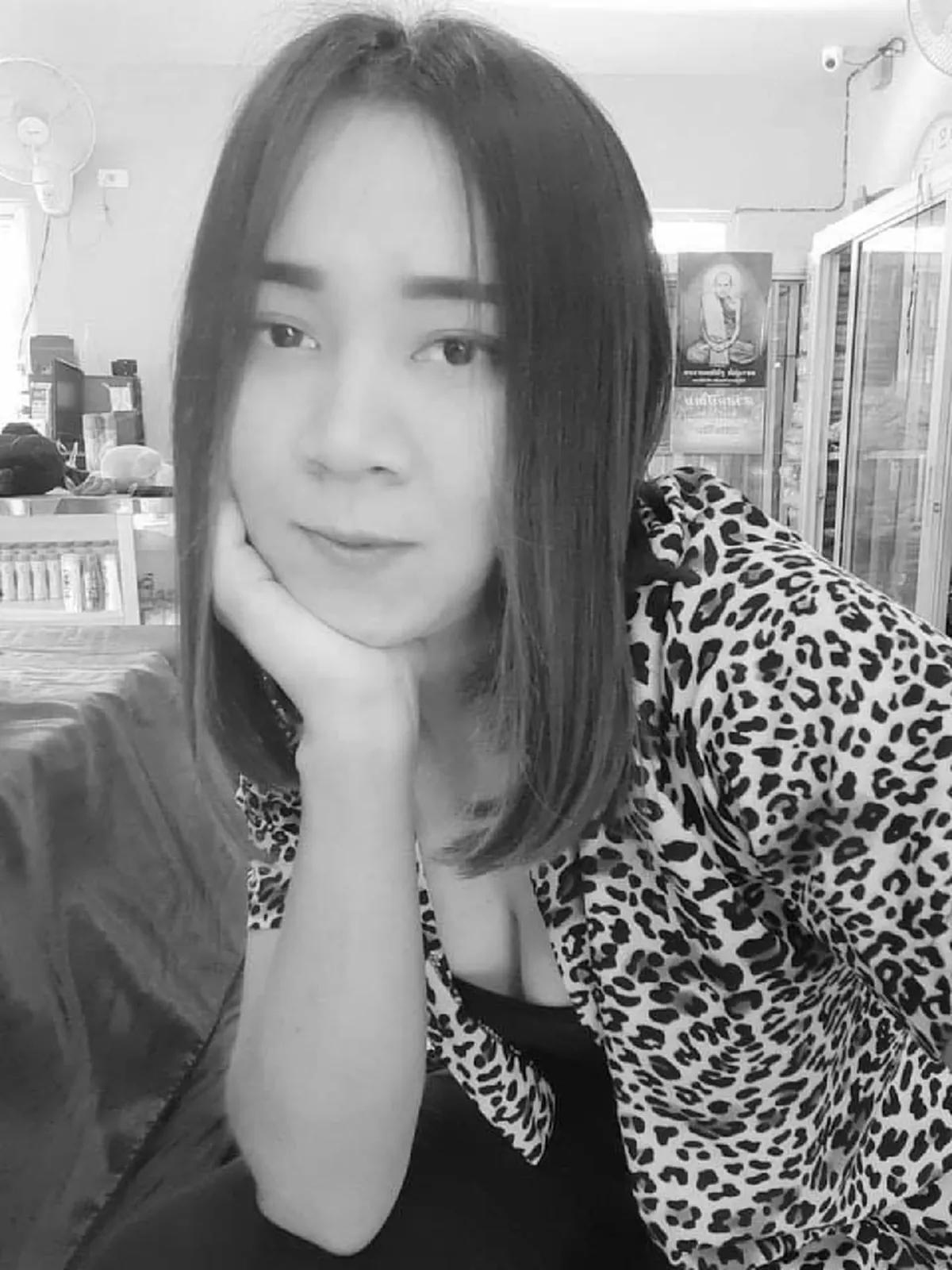 อุบัติเหตุสลด สาวโรงงาน เดินข้ามถนนไปกดเงิน เคราะห์ร้าย ถูกรถเก๋งชนกระเด็น ดันไปถูกรถอีกคันวิ่งสวนทางมาชนซ้ำ