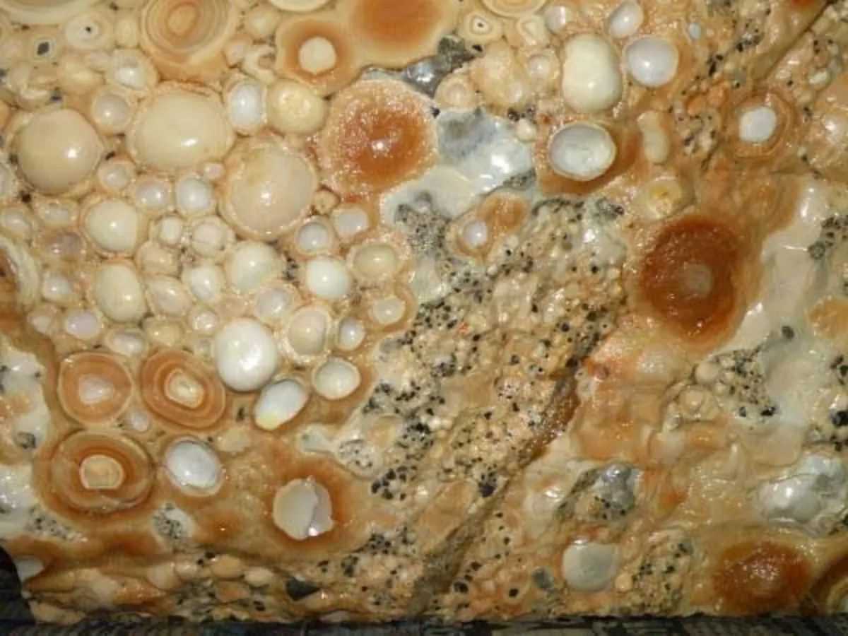 อัศจรรย์ยิ่ง!! พระธาตุของพระอรหันต์หลายรูปมาประชุมกัน ณ หุบเขาแห่งนี้ "หินพระธาตุเขาสามร้อยยอด"พุทธคุณเปี่ยมล้น ๑๐๘ประการ..