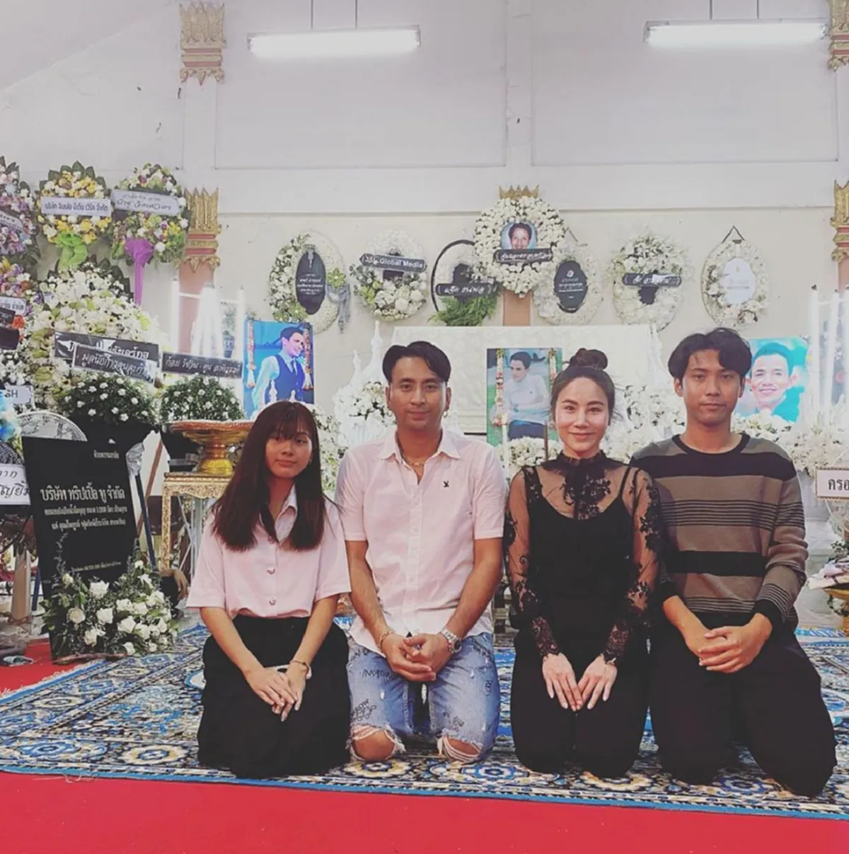 บอล เชิญยิ้ม เฉลยแล้ว หลังโผล่ภาพมือปริศนา ถ่ายติดในงานศพ โรเบิร์ต สายควัน