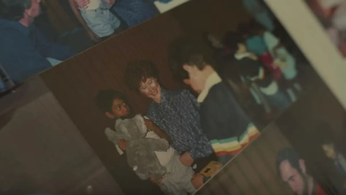 เด็กชายวัย 4 ขวบหลงกับแม่ หายไป 25 ปี ก่อนได้มาเห็นประตู ที่คุ้นเคยบนอินเทอร์เน็ต