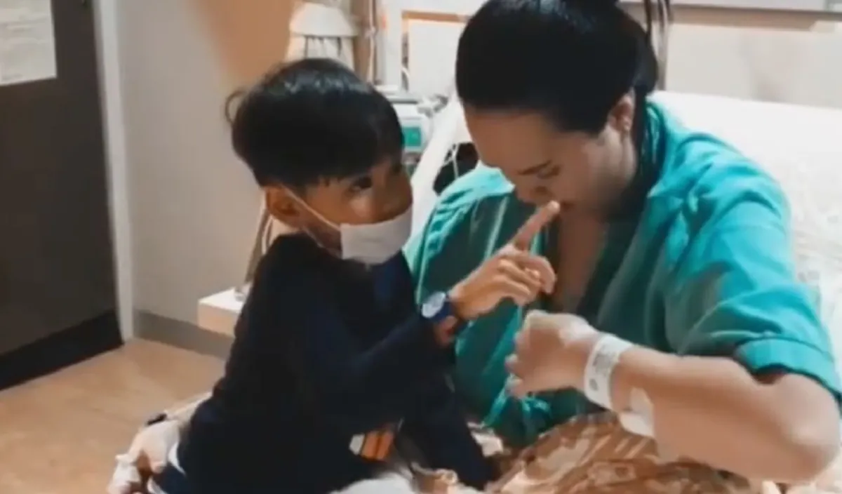 คนเป็นแม่หัวใจสลาย ทาทา ยัง เผยวินาที ลูกชาย ร่ำไห้ปล่อยโฮโผล่กอดไม่ปล่อย หลังรู้ว่าแม่ป่วยหนัก