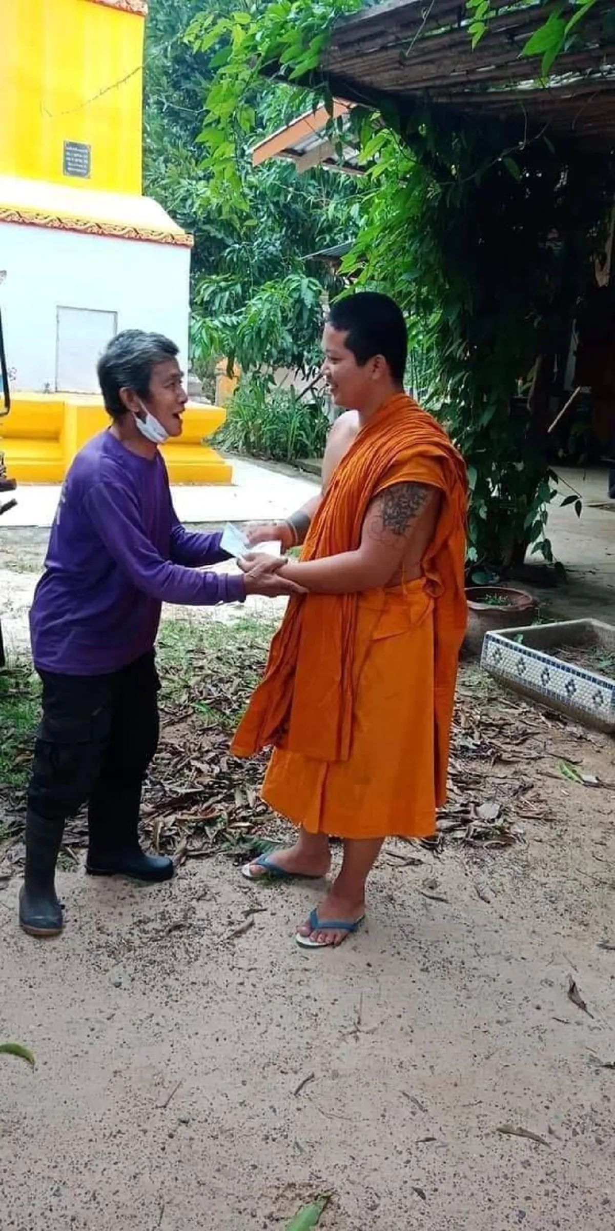 ชื่นชม สามเณรอุบลฯ ไร้ใจมารเก็บเงินได้ไม่คิดโลภ หาเจ้าของนำส่งคืนด่วน