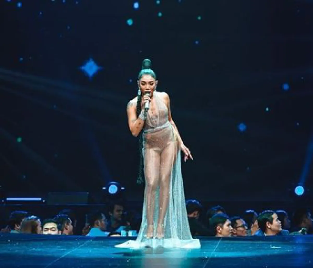 ย้อนชมชุดซีทรูเว้าลึก "ดา เอ็นโดรฟิน" ที่แย่งซีนนางงามบนเวที MUT2020
