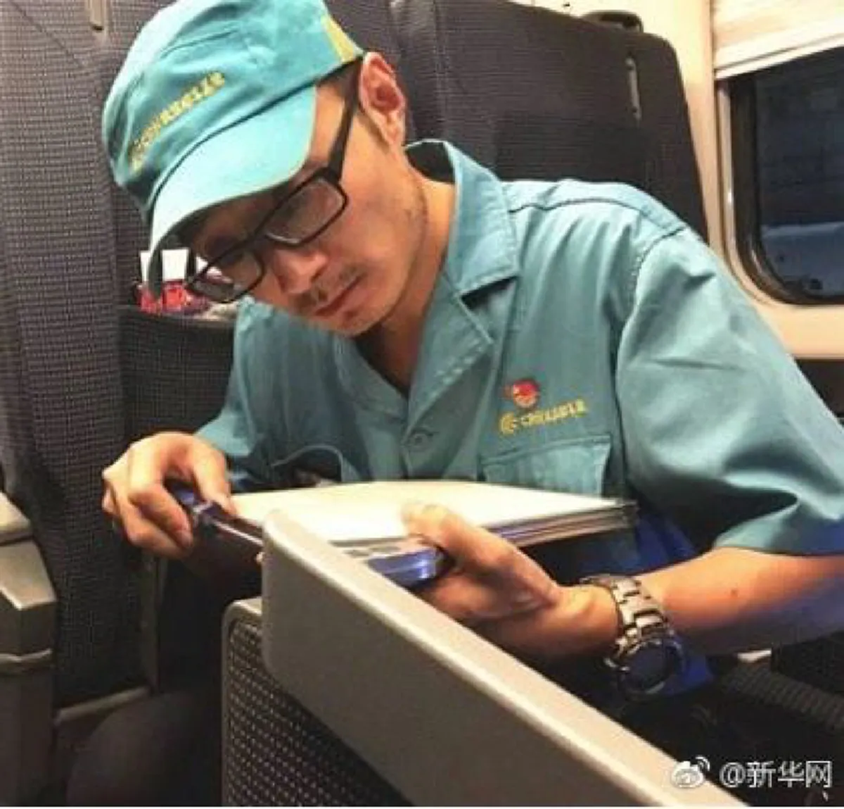เผยโฉมชายจีนผู้ไม่เคยปิดมือถือ หลังรู้ว่ามีโลหิตกรุ๊ปพิเศษ กลัวหากใครต้องการ รพ.จะได้ติดต่อได้ทันเวลา