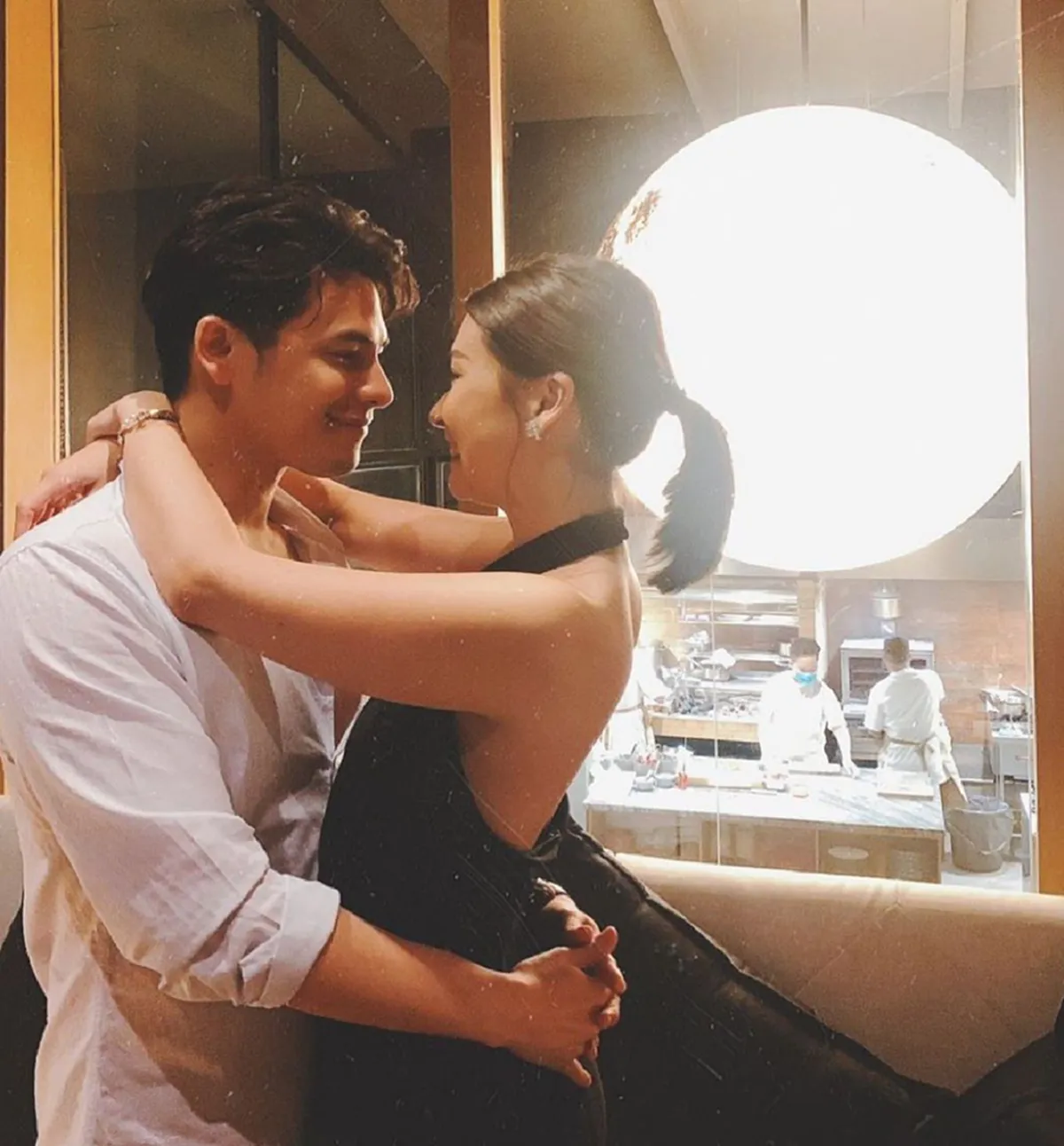 ซี ศิวัฒน์ ถึงกับยิ้มไม่หุบ หลังควง เอมี่ กลิ่นประทุม ภรรยา ปรึกษาหมอเรื่องลูก