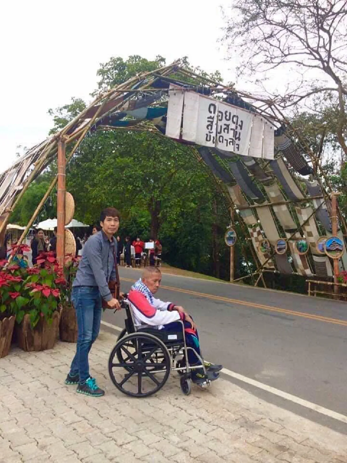หนุ่มเหลืออด ดูแลคุณลุง ญาติทิ้งมา 6 ปี  ก่อนสงสารยื่นร้องขอศาลส่งหมายเรียกให้มาเยี่ยม ยังไม่มีใครคิดจะมาสักคน
