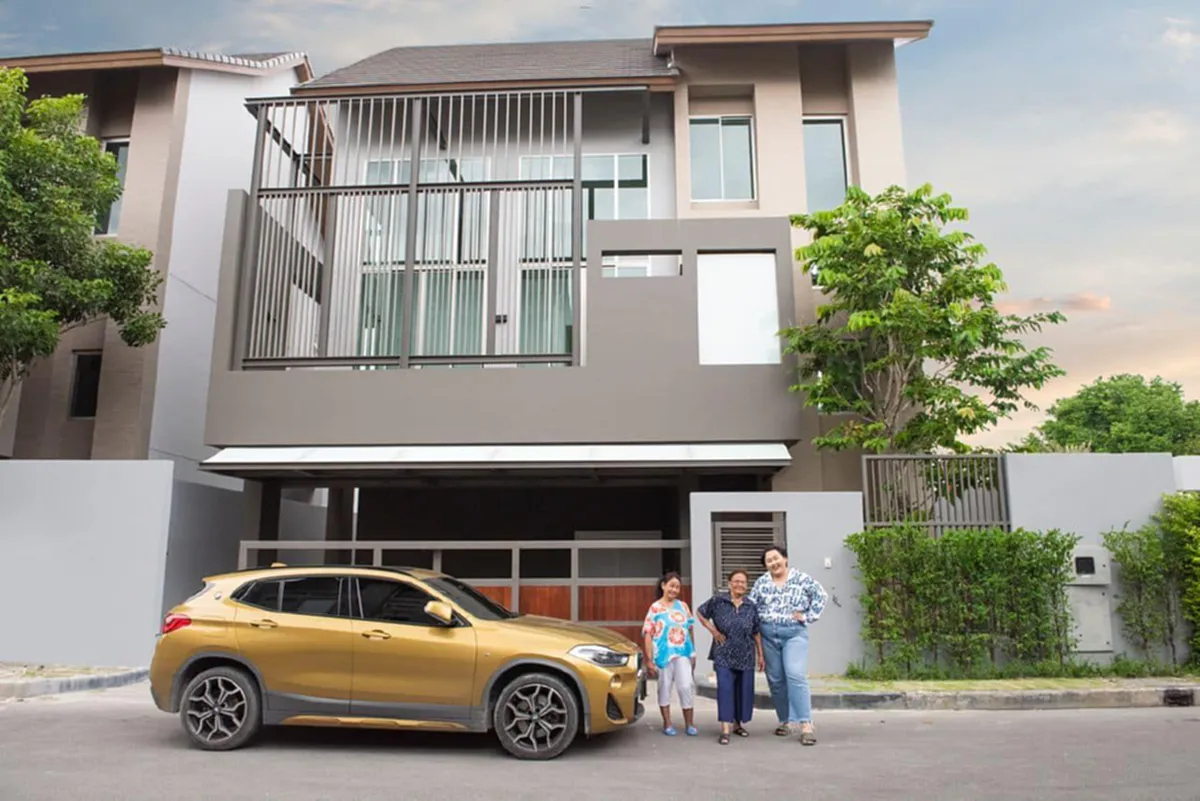 ยูทูปเบอร์ดัง ทำงานหนักใช้เวลา 4 ปี จากเด็กสลัมคลองเตย สู้บ้านหลังละเกือบ 30 ล้าน เพื่อแทนคุณครอบครัว