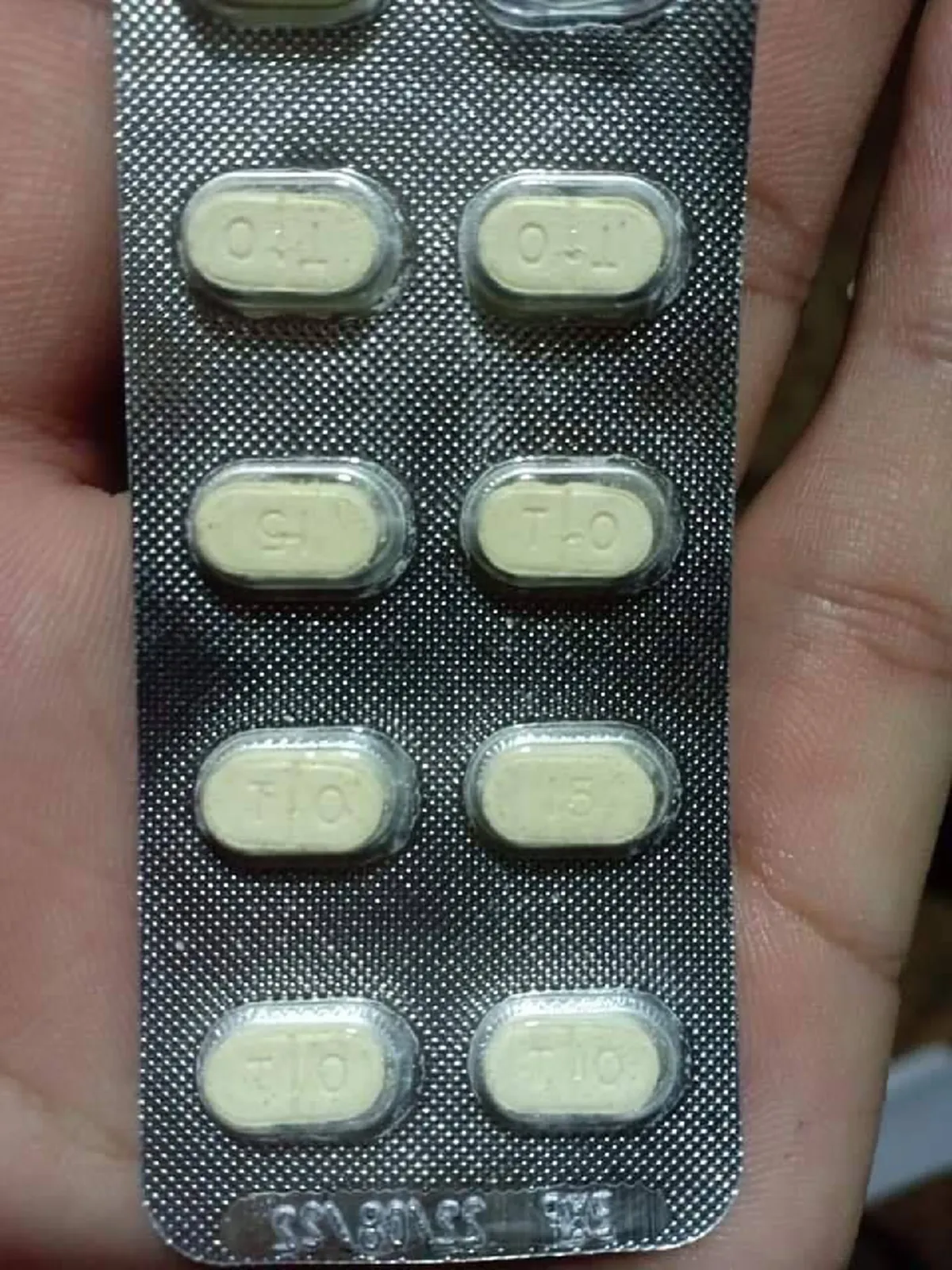 ผู้ป่วยถึงกับมึน เข้า รพ.รักษาอาการกล้ามเนื้อคออักเสบ หน้าซองเขียนให้กินครั้งละ 5 เม็ด