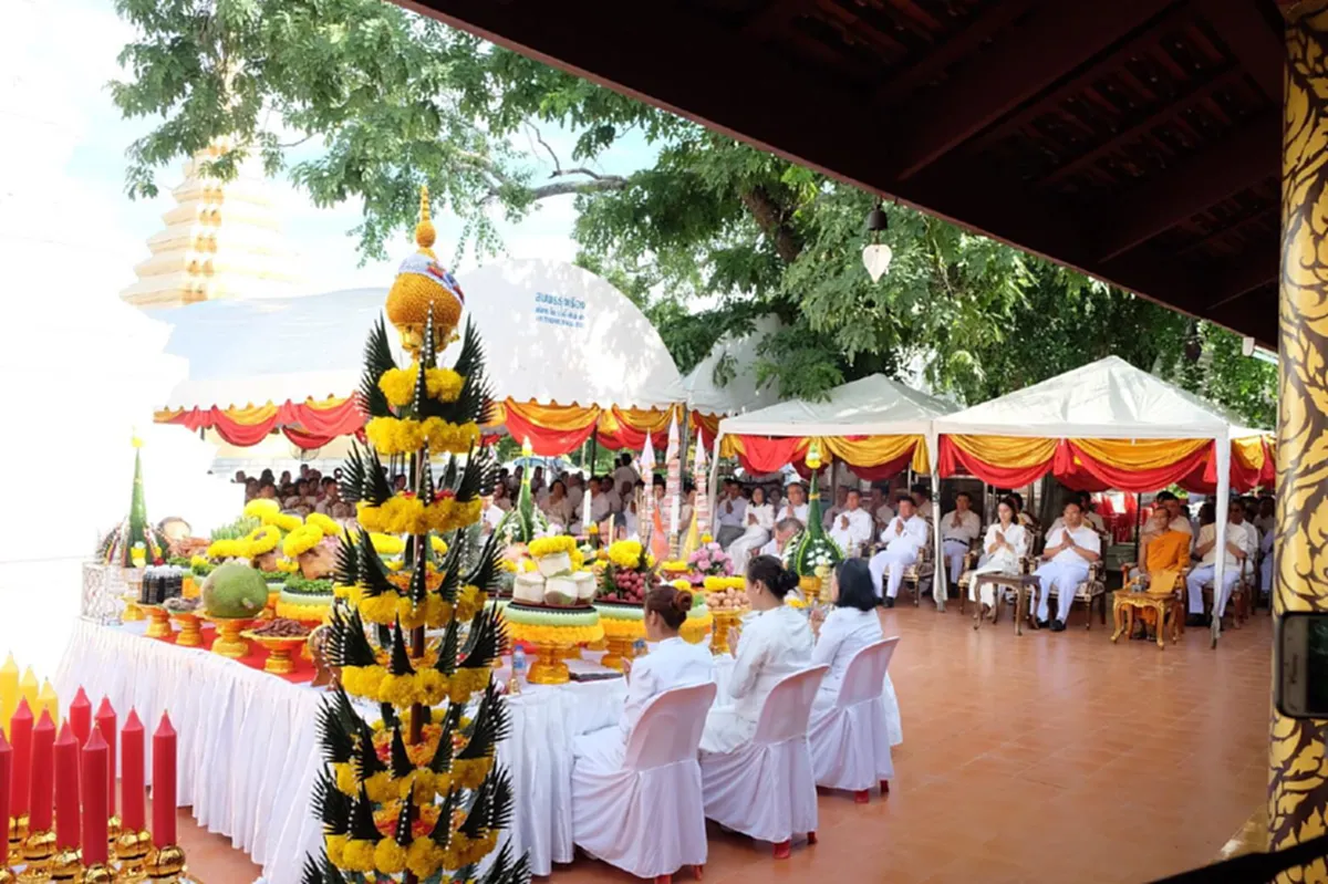 พลังแห่งศรัทธา!! "วัดบางเดื่อ บางปะหัน" จัดพิธีไหว้ครู บวงสรวงดวงพระวิญญาณพระเจ้าตากสินฯ.."อั้ม อธิชาติ" ร่วมงานบุญ!! (มีคลิป)