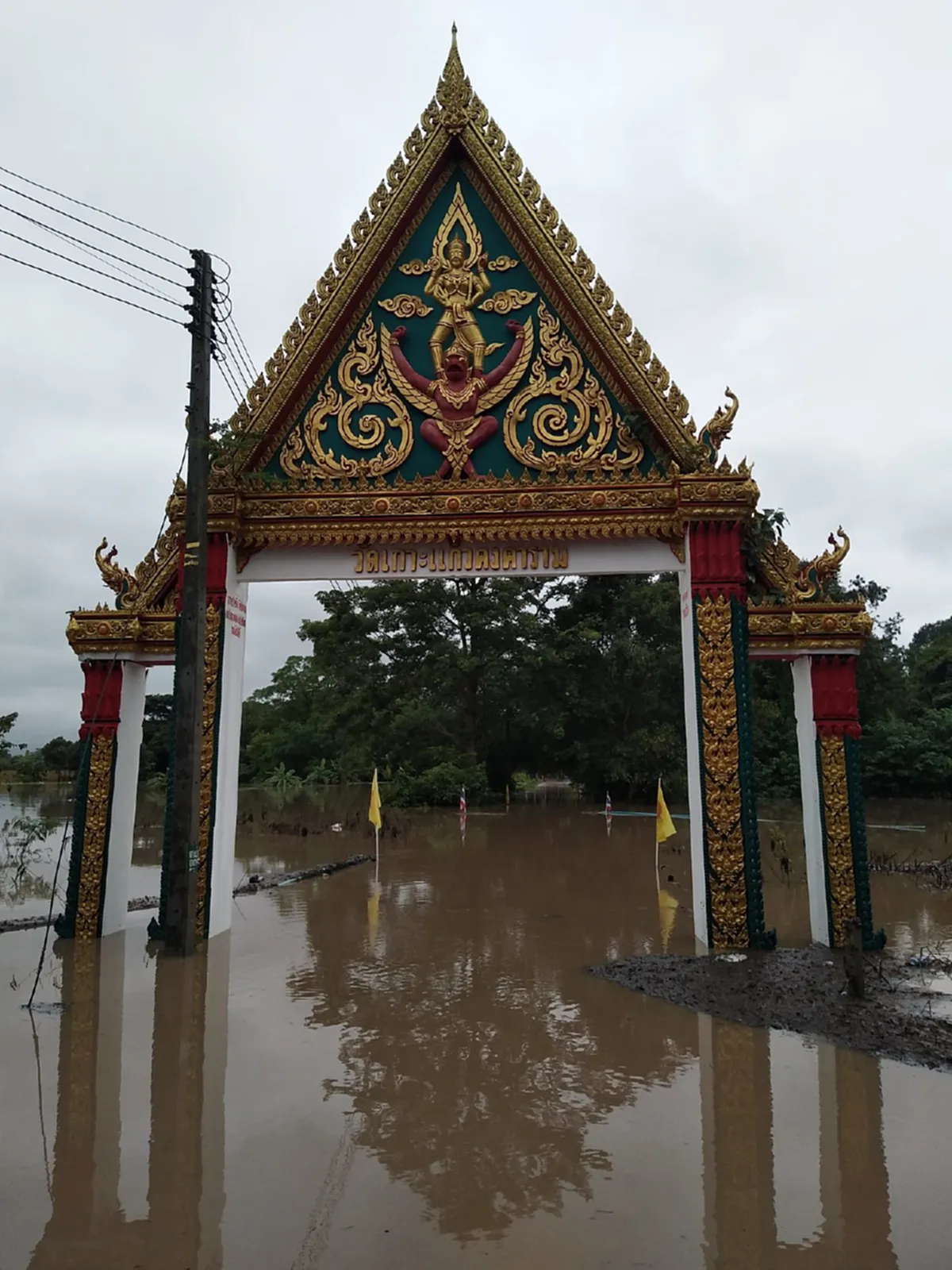 เขาใหญ่อ่วมหนักน้ำป่าทะลัก  รีสอร์ท บ้านเรือนปชช.จมบาดาล ทุกฝ่ายเร่งระดมช่วย