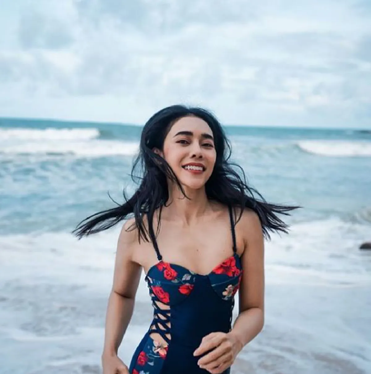 ยุวเรต ภรรยาคุณ สันต์ ศรุตานนท์ อวดหุ่นแซ่บในชุดบิกินี่-วันพีช สุดแซ่บ หลังไปพักผ่อนที่ทะเล