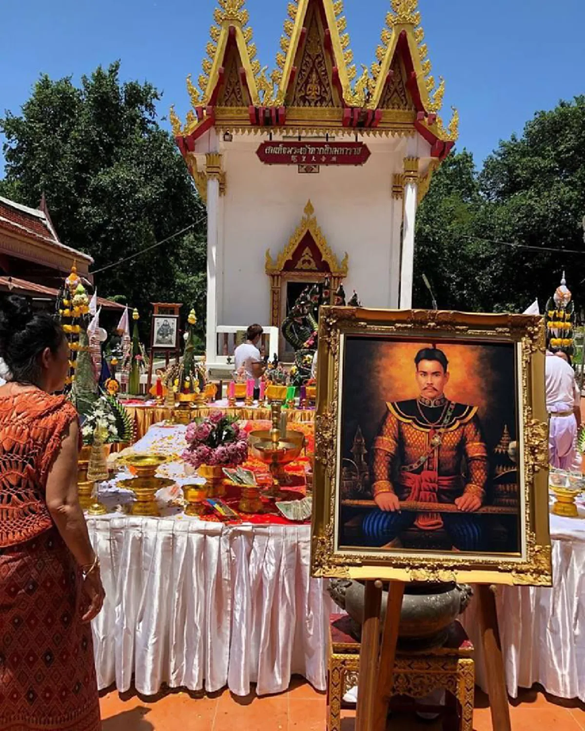 พลังแห่งศรัทธา!! "วัดบางเดื่อ บางปะหัน" จัดพิธีไหว้ครู บวงสรวงดวงพระวิญญาณพระเจ้าตากสินฯ.."อั้ม อธิชาติ" ร่วมงานบุญ!! (มีคลิป)