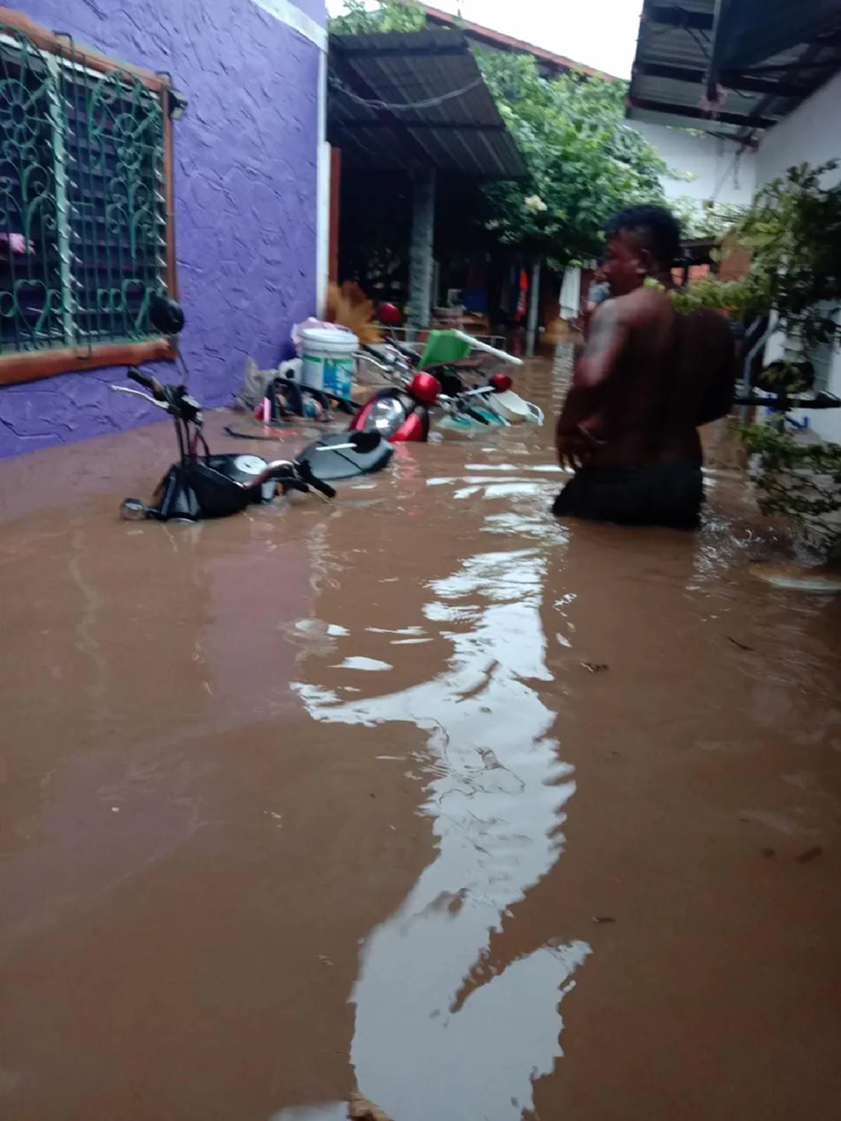 เขาใหญ่อ่วมหนักน้ำป่าทะลัก  รีสอร์ท บ้านเรือนปชช.จมบาดาล ทุกฝ่ายเร่งระดมช่วย