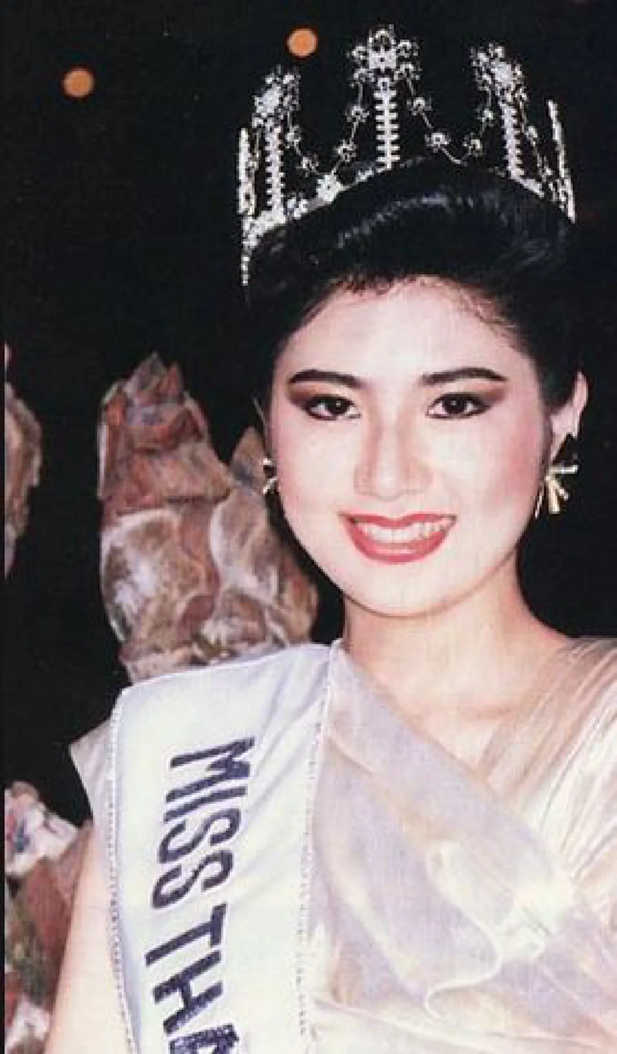 ย้อนวินาที จุ๋ม แสงระวี อดีตนางงามไทย โดนกระชากมงกุฎกลางเวทีระดับโลก จนอับอายแทบมุดดินหนี