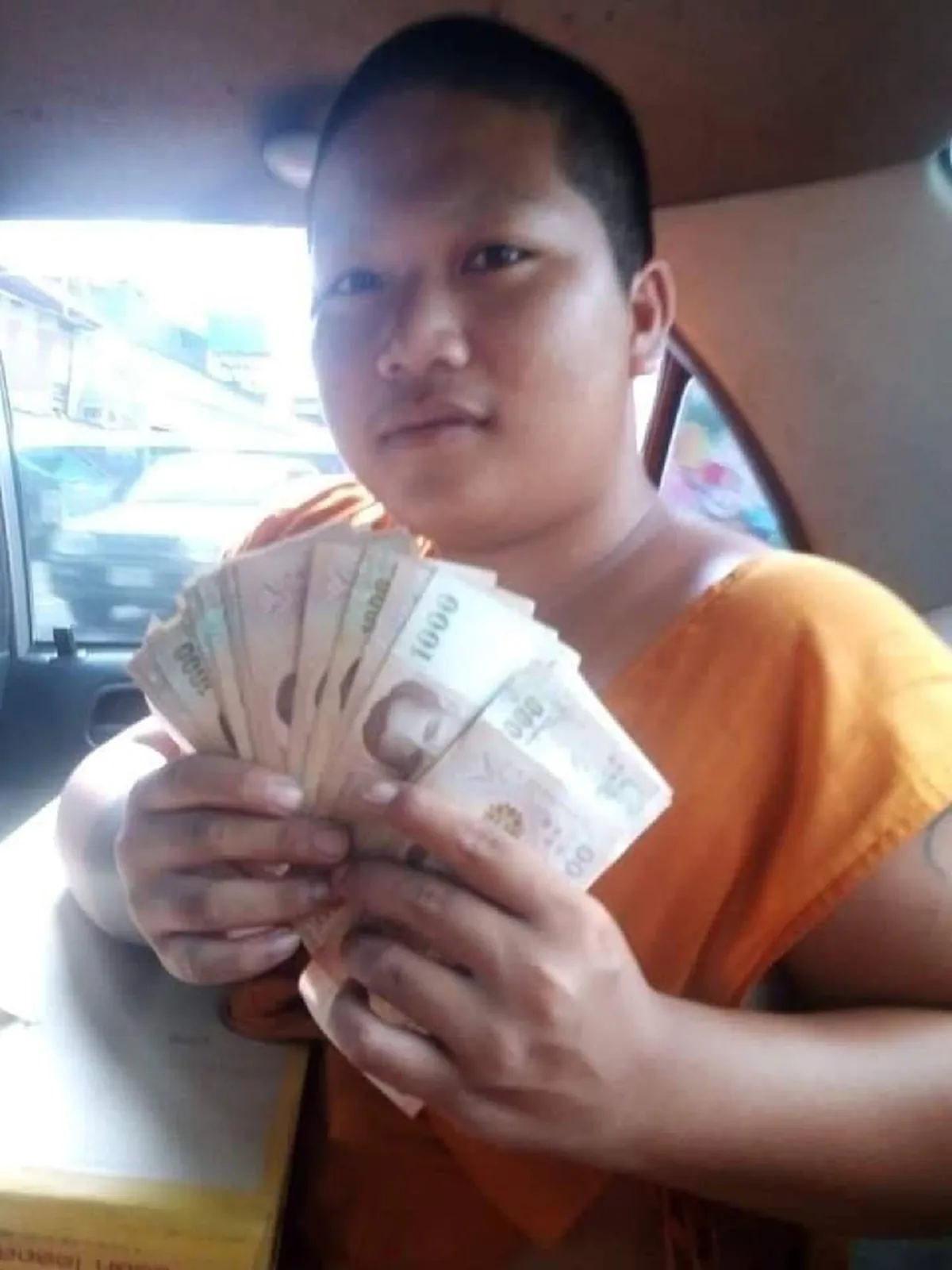 ชื่นชม สามเณรอุบลฯ ไร้ใจมารเก็บเงินได้ไม่คิดโลภ หาเจ้าของนำส่งคืนด่วน