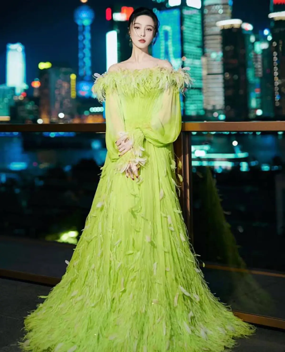 เผยภาพล่าสุด ฟ่าน ปิงปิง ปรากฏตัวอีกครั้ง กลางกรุงเซี่ยงไฮ้ หลังต้องเผชิญมรสุมชีวิตโกงภาษีจนเกือบหมดตัว