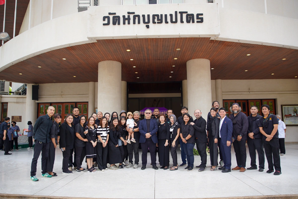 บีบหัวใจ ป๋ากิ๊ก กล่าวคำอำลาอาลัย คุณแม่สุชาดา เป็นครั้งสุดท้าย ก่อนเคลื่อนร่างไปบรรจุที่สุสาน