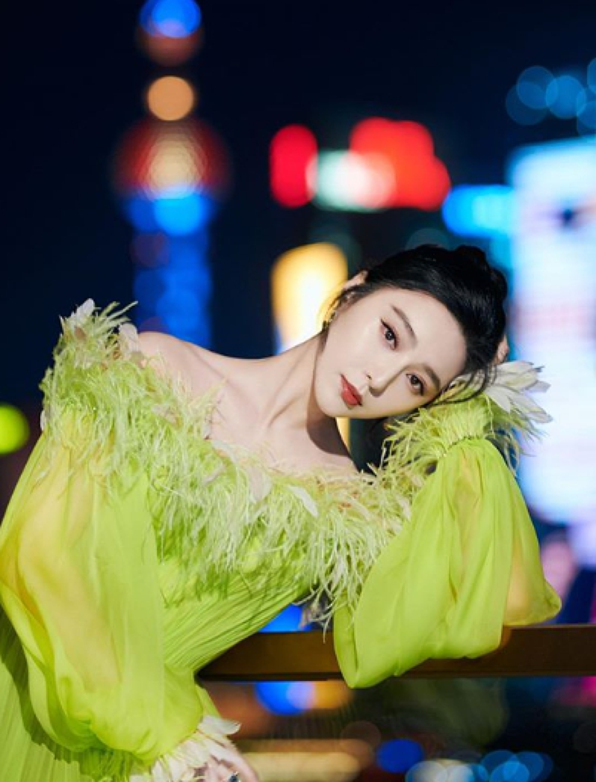 ฟ่าน ปิงปิง ปรากฎตัวล่าสุดในงานกาล่า สวมชุดราตรีแบรนด์ดัง สวยสะกดทุกสายตา