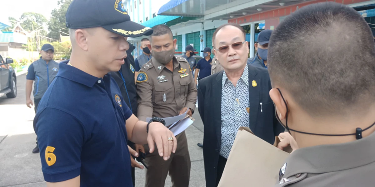 จนท.บุกรวบ เฮียกุ่ย รัชดา - อ.ยอด  ลวงเหยื่อให้เชื่อ ก่อนตุ๋นให้เช่าพระสมเด็จเก๊ เสียหายหลายล้าน