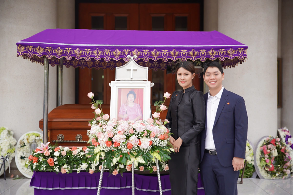 บีบหัวใจ ป๋ากิ๊ก กล่าวคำอำลาอาลัย คุณแม่สุชาดา เป็นครั้งสุดท้าย ก่อนเคลื่อนร่างไปบรรจุที่สุสาน