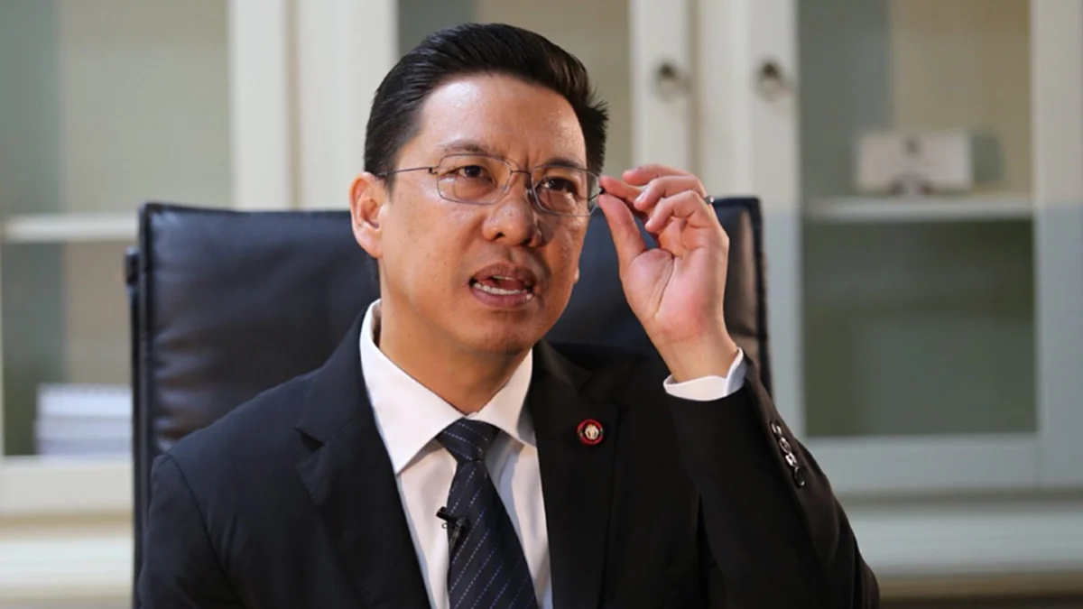 พุทธิพงษ์ ยอมรับเอกสาร กอร.ฉ. เป็นของจริง และพิจารณาตามข้อเท็จจริง บางสื่อ