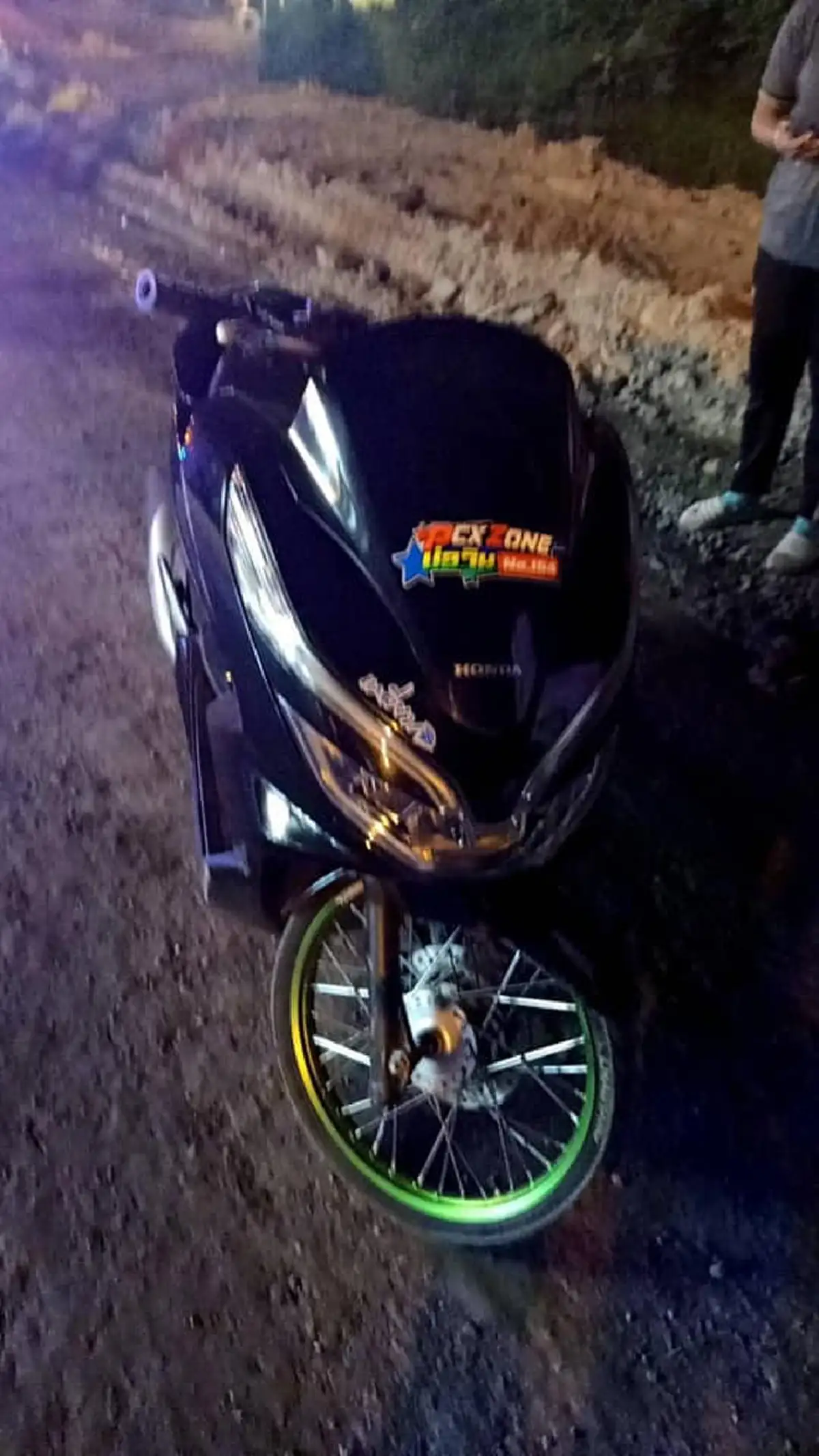 เพื่อนๆแห่อาลัย หนุ่มเทคโนฯชลบุรี ชะตาถึงฆาต ซ้อนท้ายจยย.ไปซื้อของ ก่อนรถบรรทุกเฉี่ยวทับดับสลด