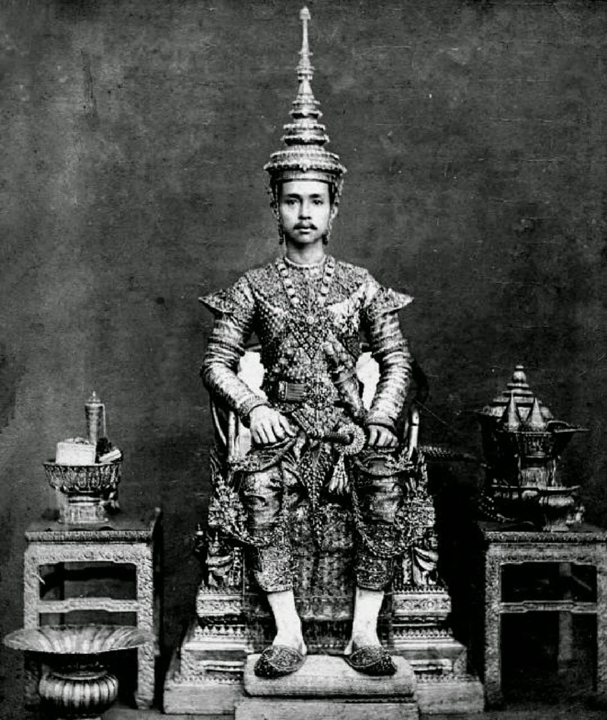 ความทุกข์ของ ร.5 หลังขึ้นครองราชย์ เป็น กษัตริย์วัยเยาว์