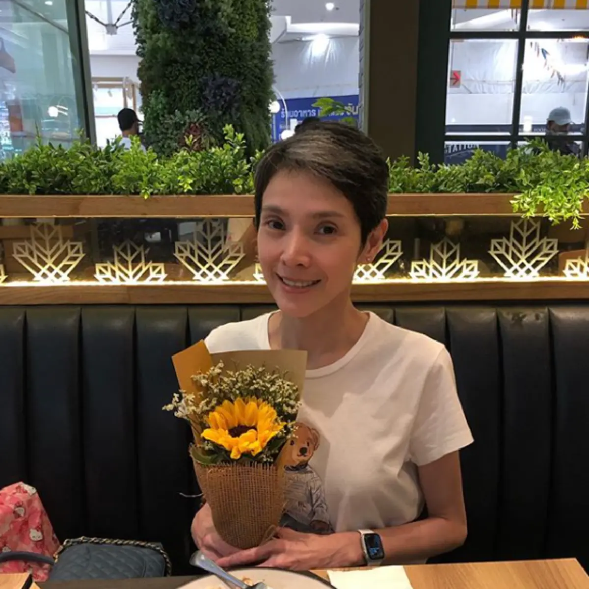 นิ้ง กุลสตรี มั่นสร้างกุศล  ทำบุญปล่อยชีวิตสัตว์ ขอซื้อปลาหมอ  14 ตัว จากเขียงที่กำลังจะถูกขอดเกล็ด