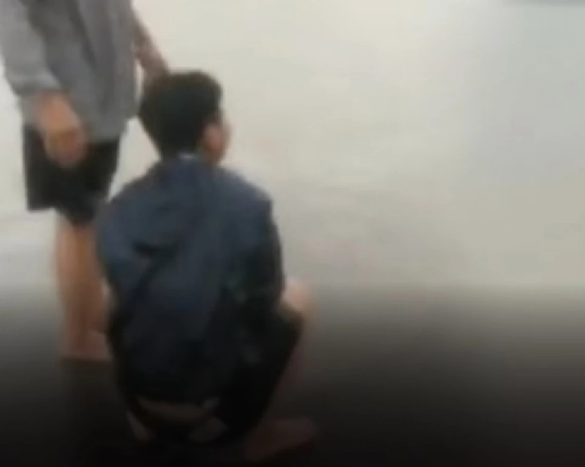 หนุ่มเวียดนามปล่อยโฮสุดขีด น้ำท่วมซัดร่างเมียไปต่อหน้า หลังจ้างเรือพาไปทำคลอด