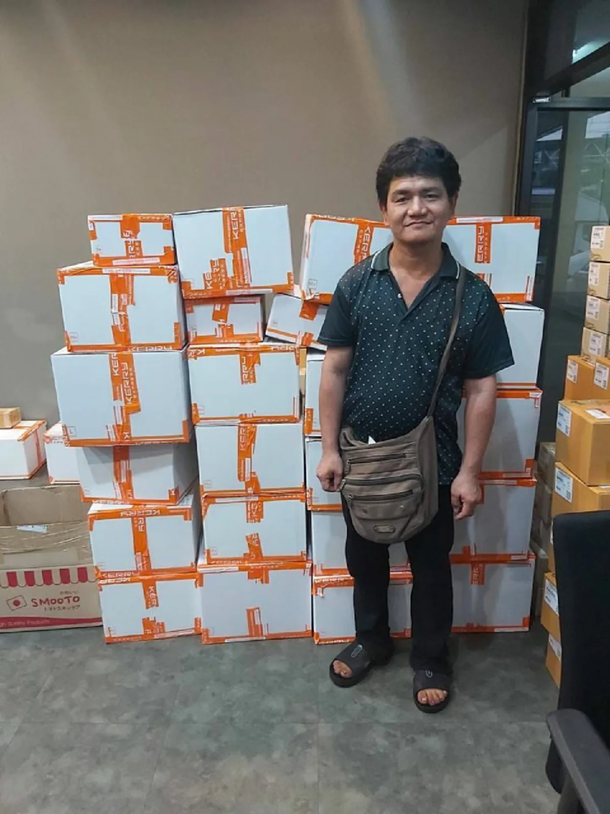 เปิดชีวิตปัจจุบัน ลุงพรเทพ ชายพิการขายข้าวเกรียบปลา สู้ไม่ถอยจนมีร้านเป็นของตัวเองได้สำเร็จ