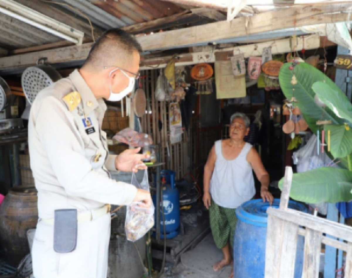 กราบหัวใจ ผู้ว่าฯปทุม เหมาข้าวต้มมัดยาย เอามาขายขาดทุน หน้าห้องทำงาน