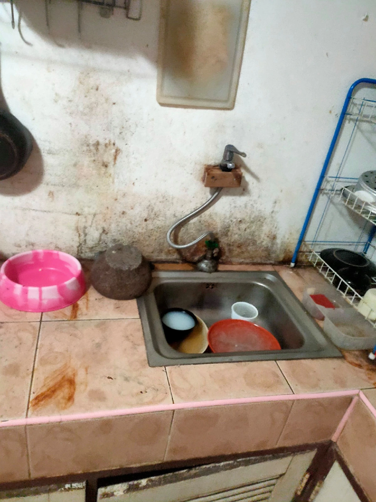 เจ้าของบ้านเช่าหลงเชื่อใจ ปล่อยให้ผู้เช่าค้างค่าน้ำค่าไฟ พร้อมค่าเช่าเป็นเวลาเกือบปี ทักไปหาอีกทีหายเข้ากลีบเมฆ