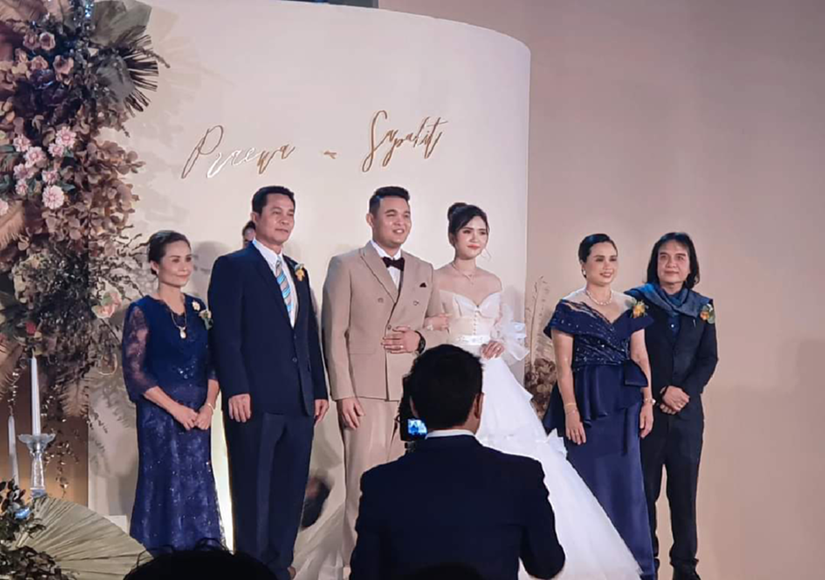 ชื่นมื่น งานแต่ง  แพรวา ลูกสาว ครูสลา ที่เข้าพิธีมงคลสมรสอย่างเรียบง่าย