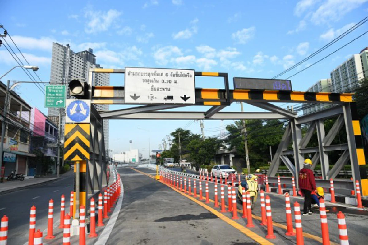 เปิดใช้แล้ว สะพานข้ามแยก ศรีนครินทร์-พัฒนาการ พร้อมแก้ปัญกาจราจรติดขัด