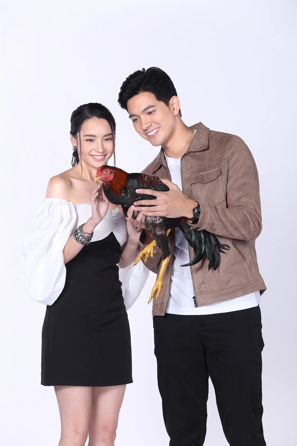 เข้ม-มุกดา เปิดใจกับภาพฟิตติ้งสุดฟินละคร เขยบ้านไร่ สะใภ้ไฮโซ