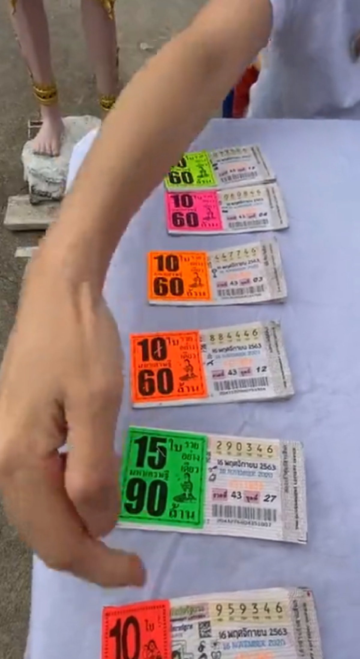 เฟี้ยว์ฟ้าว สุดสวิงริงโก้ ไลฟ์สด  หลังถูกลอตเตอรี่  101 ใบ