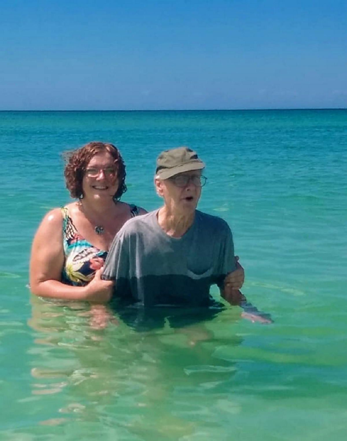 คุณตาชาวอเมริกันวัย 93 ปี ไม่เคยเห็นทะเลมาก่อนในชีวิต ลูกสาวเลยขออาสา สานฝันให้เป็นจริง