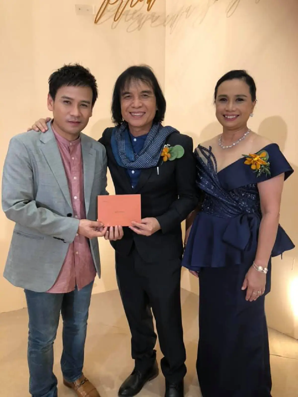 ชื่นมื่น งานแต่ง  แพรวา ลูกสาว ครูสลา ที่เข้าพิธีมงคลสมรสอย่างเรียบง่าย