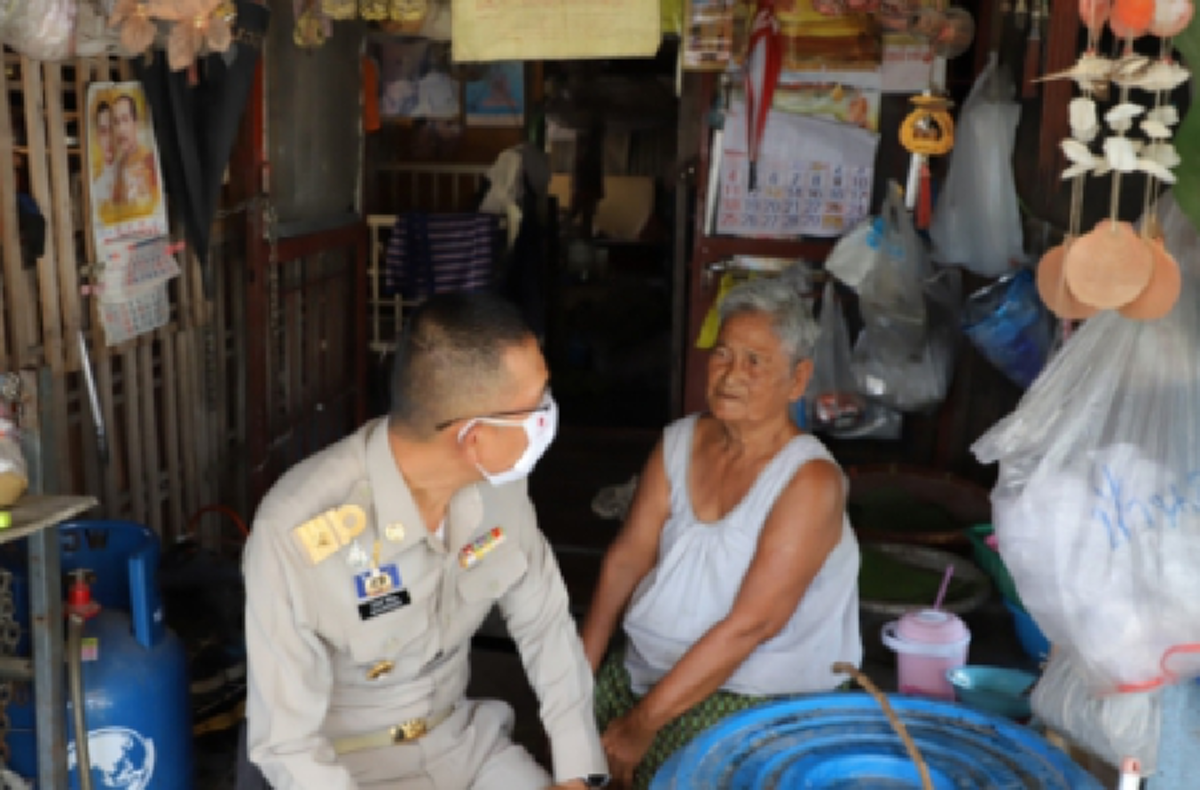 กราบหัวใจ ผู้ว่าฯปทุม เหมาข้าวต้มมัดยาย เอามาขายขาดทุน หน้าห้องทำงาน