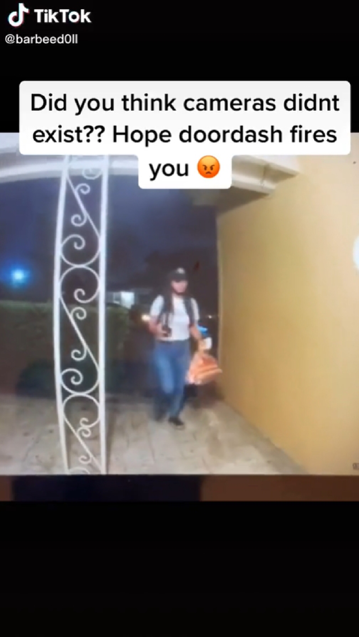 พนักงานส่งอาหารแสบ ก่อวีรกรรมงามหน้า เนียนถ่ายภาพอาหาร ก่อนแอบเอาไปกินเอง