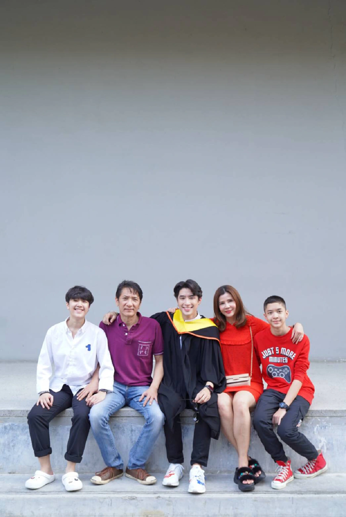 ปังปอนด์ อัครวุฒิ เรียนจบปริญญาตรี พร้อมลุยงานละครเต็มที่