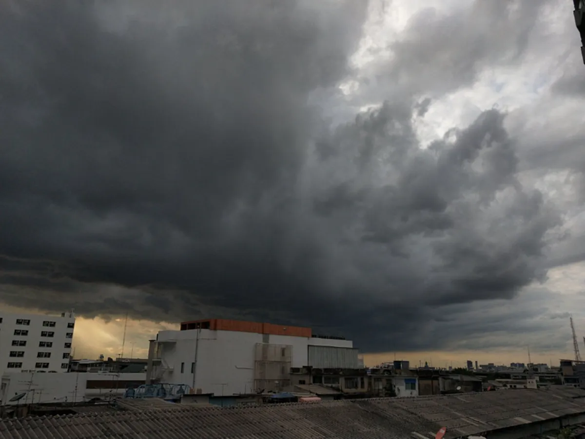 อุตุฯ ประกาศเตือนภัย ฝนตกหนักและคลื่นลมแรงบริเวณภาคใต้ ฉบับที่ 13