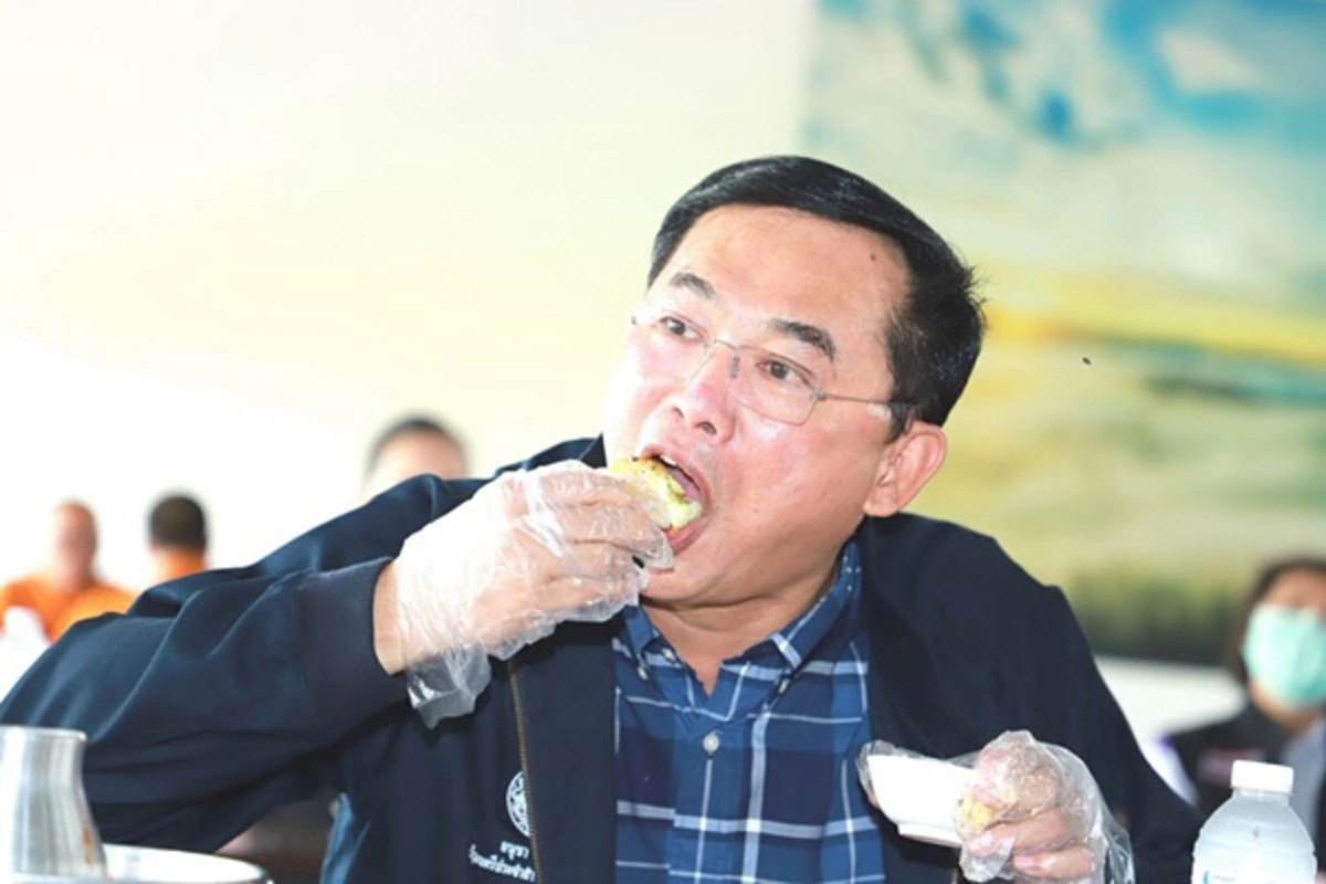 อนุชา โชว์กินกุ้ง หมึกทะเล ให้เห็นจะๆ ชี้ปรุงสุกไม่ต้องกลัวไร้โควิดแน่นอน