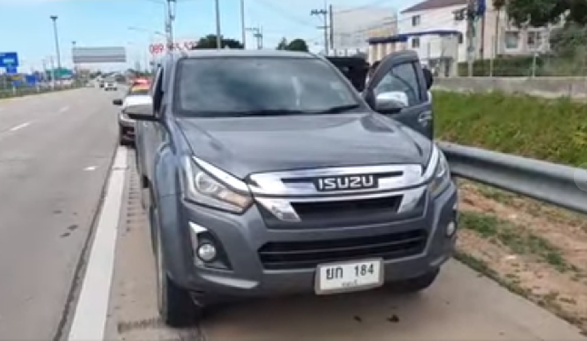 หญิงท้องแก่สุดอั้น ให้กำเนิดบุตรบนรถกระบะ