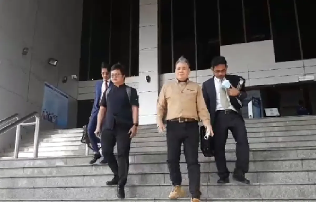 ด่วน  ศาลอาญา สั่งจำคุก 4 ปี 6 เดือน สิรภพ  นักเขียนนามปากการุ่งศิลา หมิ่นเบื้องสูง
